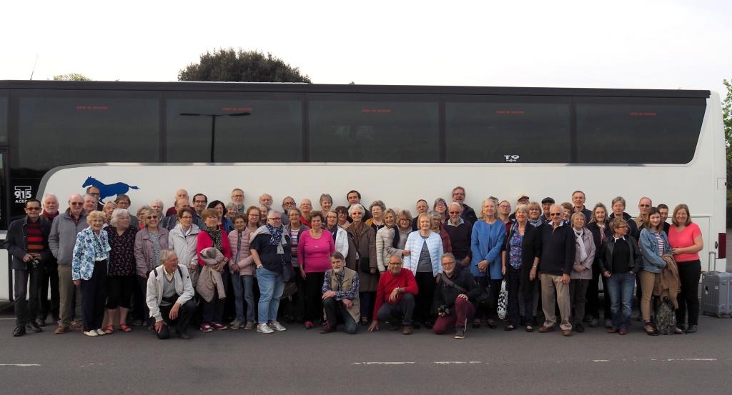 Echange 2019 devant le car