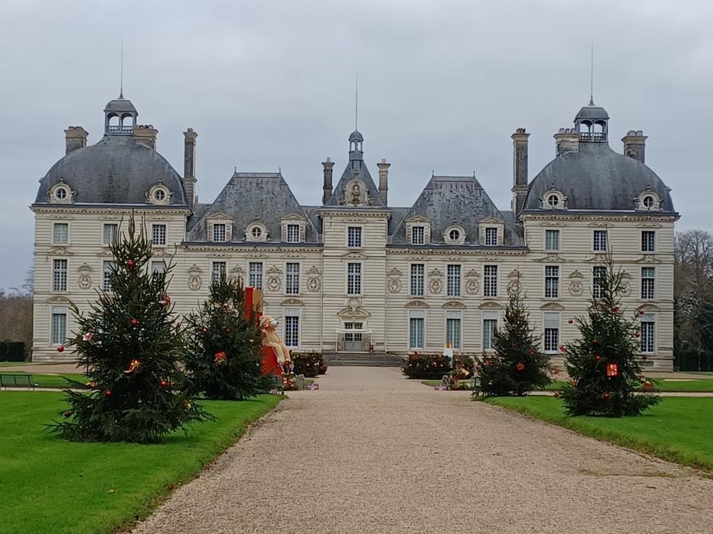 Cheverny facade